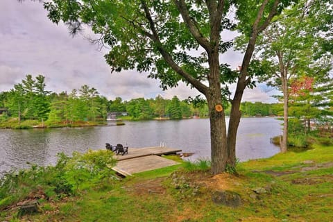 Muskoka Retreat, Fire Pit, Games, Waterfront House in Gravenhurst