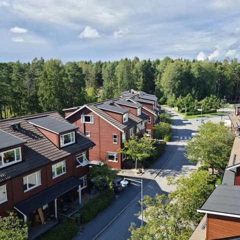 Property building, Neighbourhood, Bird's eye view, Street view, Location