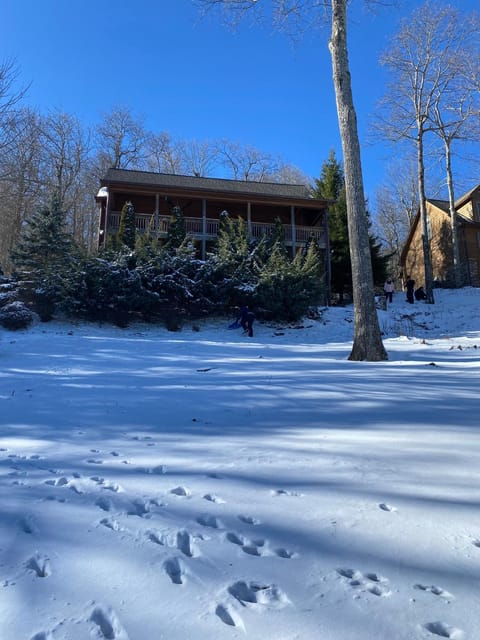 Mtn retreat with view - fire pit - mins to App St House in Brushy Fork