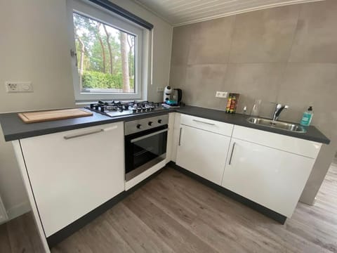 Luxe groot chalet voor 6 personen op de Veluwe! Chalet in Flevoland, Netherlands