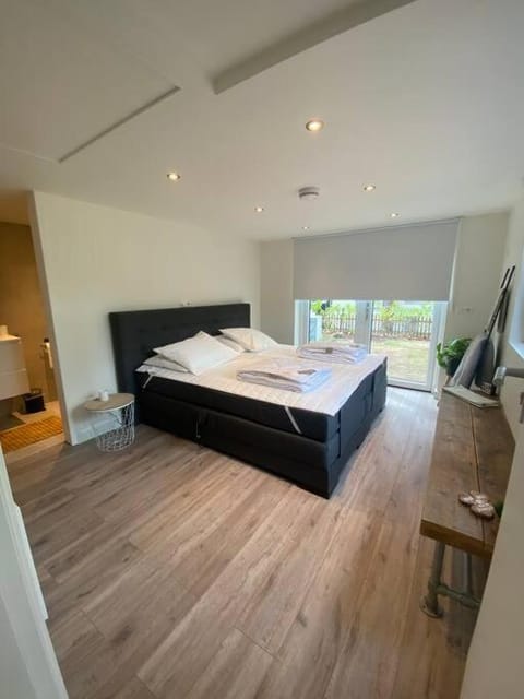 Luxe groot chalet voor 6 personen op de Veluwe! Chalet in Flevoland, Netherlands