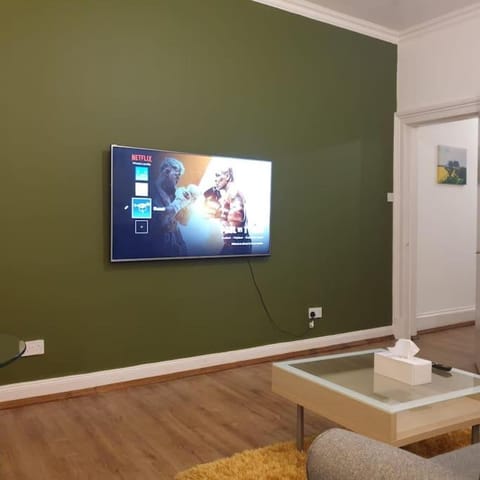 Communal lounge/ TV room, TV and multimedia, Living room, Seating area, Evening entertainment