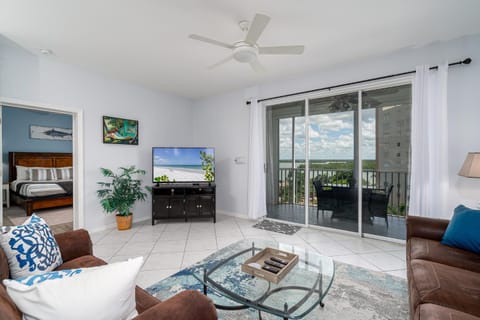 Beachside Condo w/ Pool, Lanai & Walk to Beach House in Estero Island