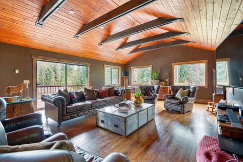 Highland Farms - Your Private Forest Farm House in Mount Hood Village