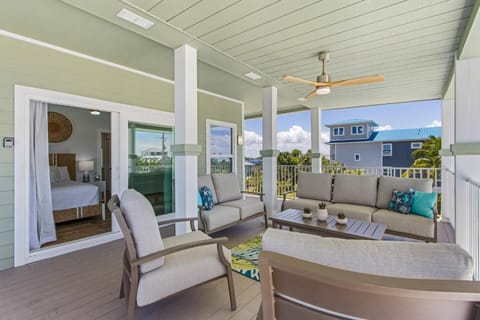 Luxurious Duplex w/ Pool, Balconies & Beach Nearby House in Estero Island