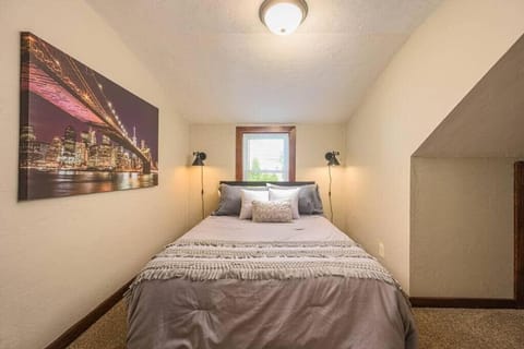 -5 Star Suite Spot - Sleeps 7 3 BR Full Remodel Casa in Appleton