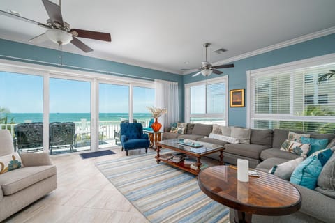 Oceanview Luxury: Sunset Views, Pool, Beach Access House in Estero Island