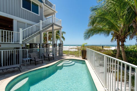 Oceanview Luxury: Sunset Views, Pool, Beach Access House in Estero Island