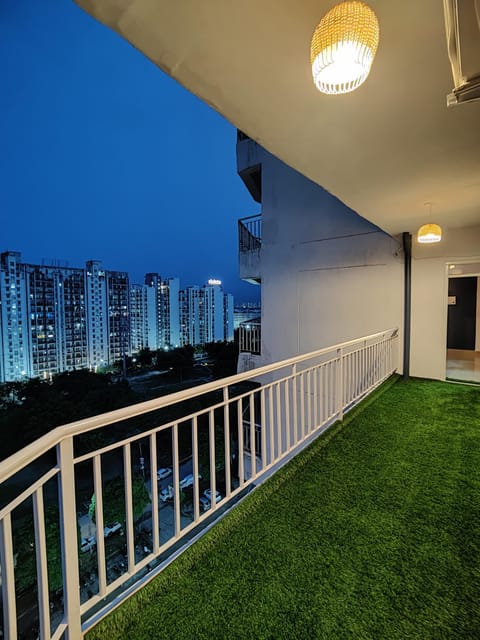 Night, View (from property/room), Balcony/Terrace