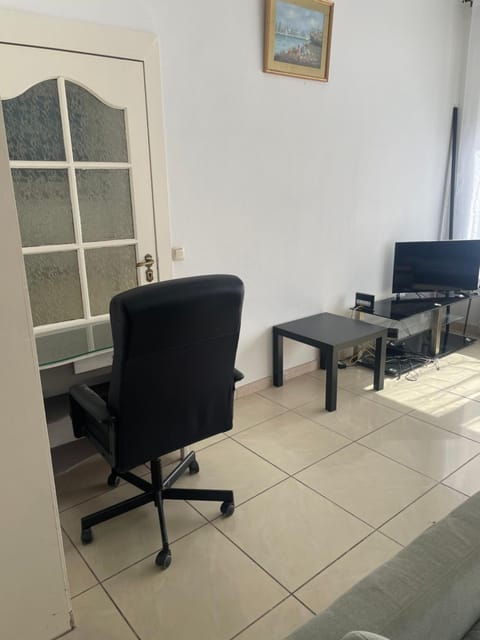 Communal lounge/ TV room, TV and multimedia, Living room, Seating area, Evening entertainment