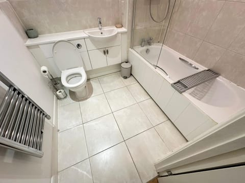 Chic Apartment in Heathrow Area Apartment in Southall