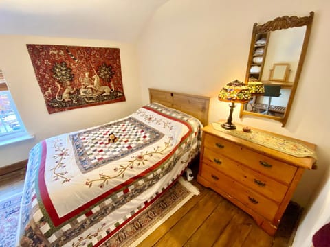 18th Century Oak Beamed Cosy Cottage Apartment in Solihull