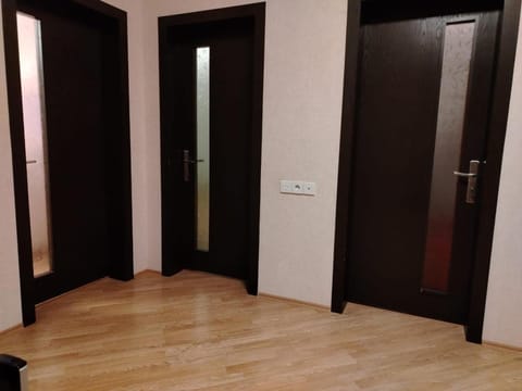 House with 3 bedrooms,1 living room and a kitchen in Bakikhanov district, near Tolkuchka Bed and Breakfast in Baku