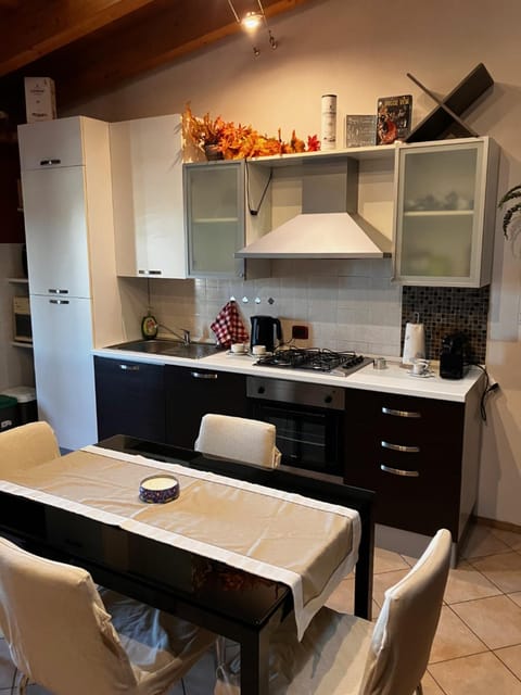 Kitchen or kitchenette, Dining area, minibar, oven, pet friendly, stove