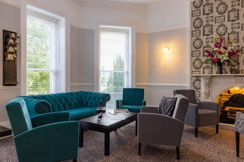 Lounge or bar, Seating area