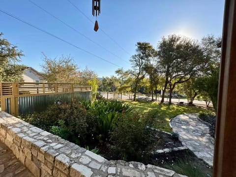 Stylish Cottage in West Austin Casa in Lake Austin