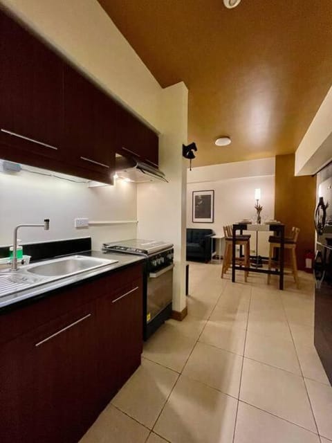 Condo near BGC and Megamall with free parking and Videoke Apartment in Mandaluyong