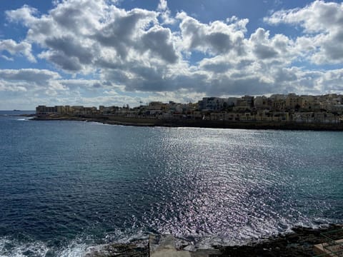 SEA FRONT RETRO STYLE APPARTMENT Apartment in Marsaskala