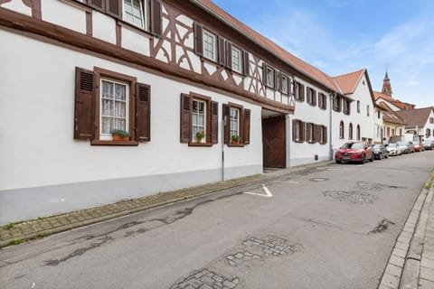 Property building, Day, Neighbourhood, Street view, Location