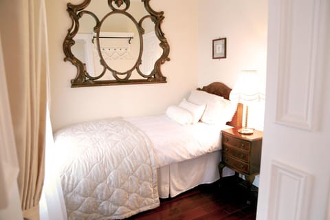 Number 8 The Townhouse Bed and Breakfast in Londonderry