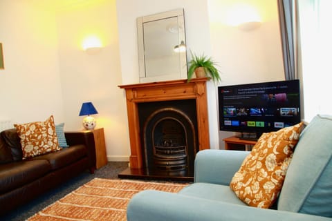 Communal lounge/ TV room, TV and multimedia, Living room