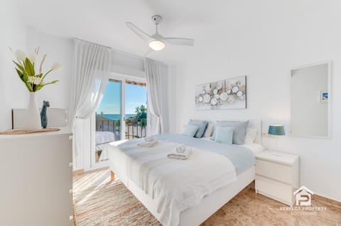 Cozy 2BR with sea view, pools, parking by Castillo Apartment in Fuengirola