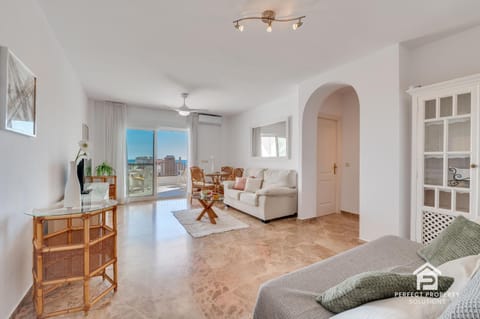 Cozy 2BR with sea view, pools, parking by Castillo Apartment in Fuengirola