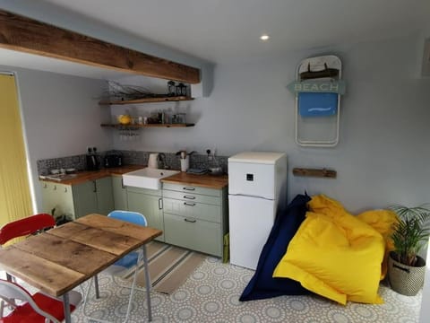 Cute little converted garage Apartment in Ramsgate