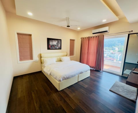 Bed, TV and multimedia, Photo of the whole room, Bedroom, air conditioner