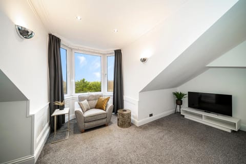 Cross Road Cosy Lodge Apartment in Paisley