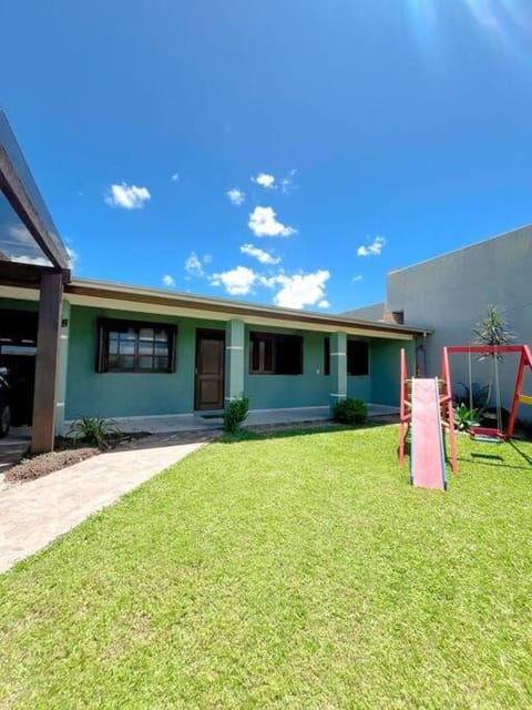 Casa com piscina próximo ao centrinho - Nova Tramandaí House in Tramandaí