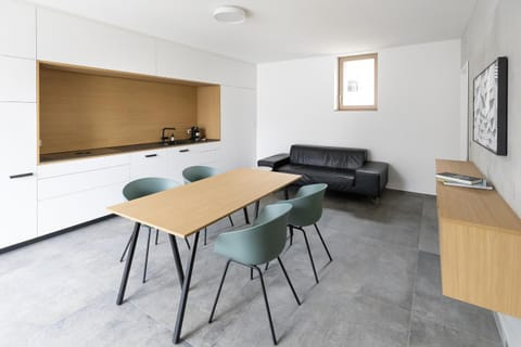 Kitchen or kitchenette, Seating area, Dining area