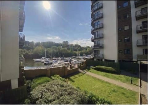 Waterfront Apartment Apartment in Cardiff