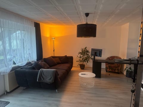 Schöne Wohnung in grüner Lage mit Fitnessgerät Apartamento in Linz