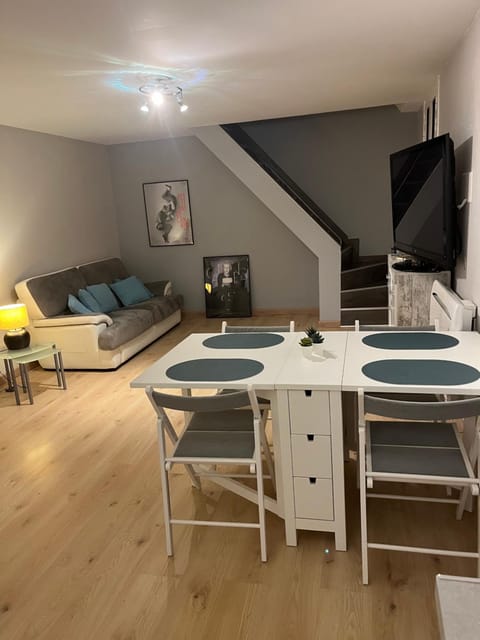 Communal lounge/ TV room, Dining area