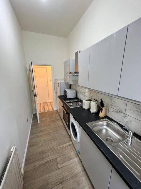 Garturk Newly renovated, Modern 2 Bedroom Ground Floor Flat Near Queens Park Apartment in Glasgow