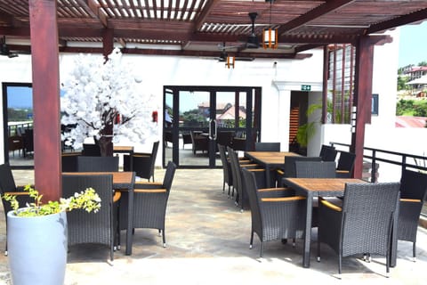 Restaurant/places to eat, Seating area