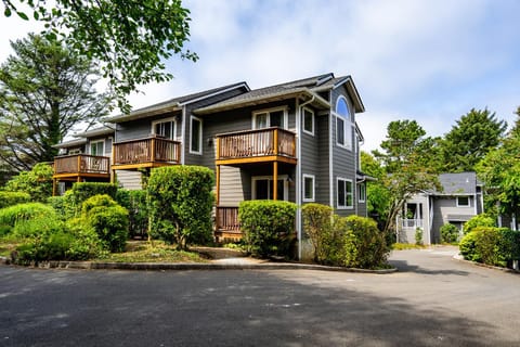 Property building, Spring, Day, Garden