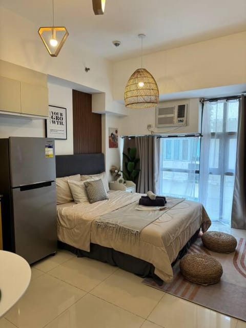 Studio Unit McKinley Hill Taguig cd21H Apartment in Makati