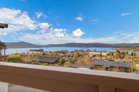 Balcony/Terrace, Lake view, Mountain view