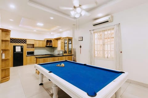 Kitchen or kitchenette, minibar, oven, pet friendly, stove, air conditioner