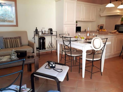 Appartement 2 chambres avec piscine, tennis et golf en Provence - FR-1-767-24 Apartment in L'Isle-sur-la-Sorgue