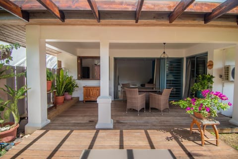 Le Fare Pergola - Lagoon and Mountain view House in Bora-Bora