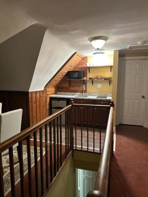 Unit-A Gorgeous private suite near metro train station and Washington DC Apartamento in Capitol Heights