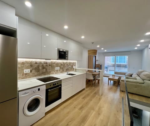 View (from property/room), Kitchen or kitchenette, Living room, Photo of the whole room, Seating area, Dining area, Street view, Quiet street view, dishwasher, oven, stove, toaster, washing machine