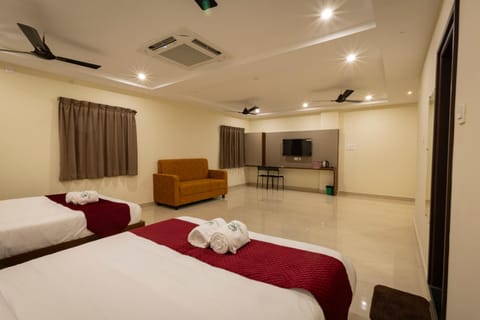 Bed, TV and multimedia, Photo of the whole room, towels, air conditioner