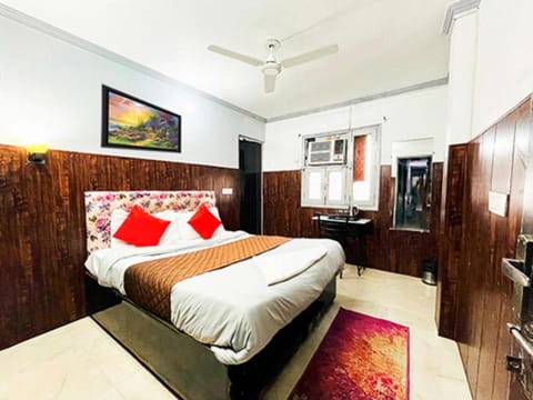 Bed, TV and multimedia, Kitchen or kitchenette, Photo of the whole room, Bedroom, minibar, oven, wardrobe