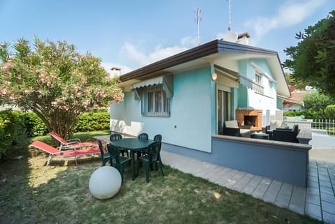 Patio, Facade/entrance, Garden, Balcony/Terrace, Garden view