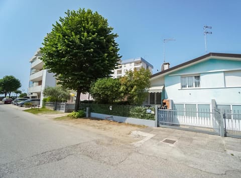 Facade/entrance, Street view