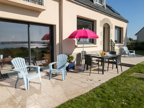 Apartment Le Fanal by Interhome Apartment in Kerlouan